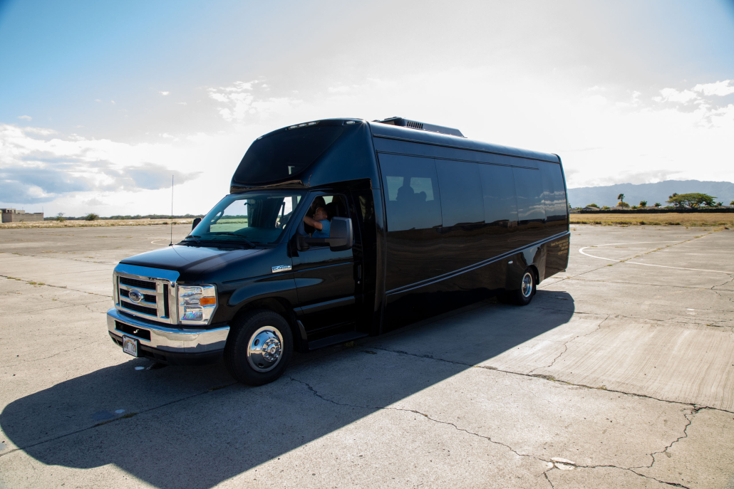 hawaii airport shuttle ultra coach front