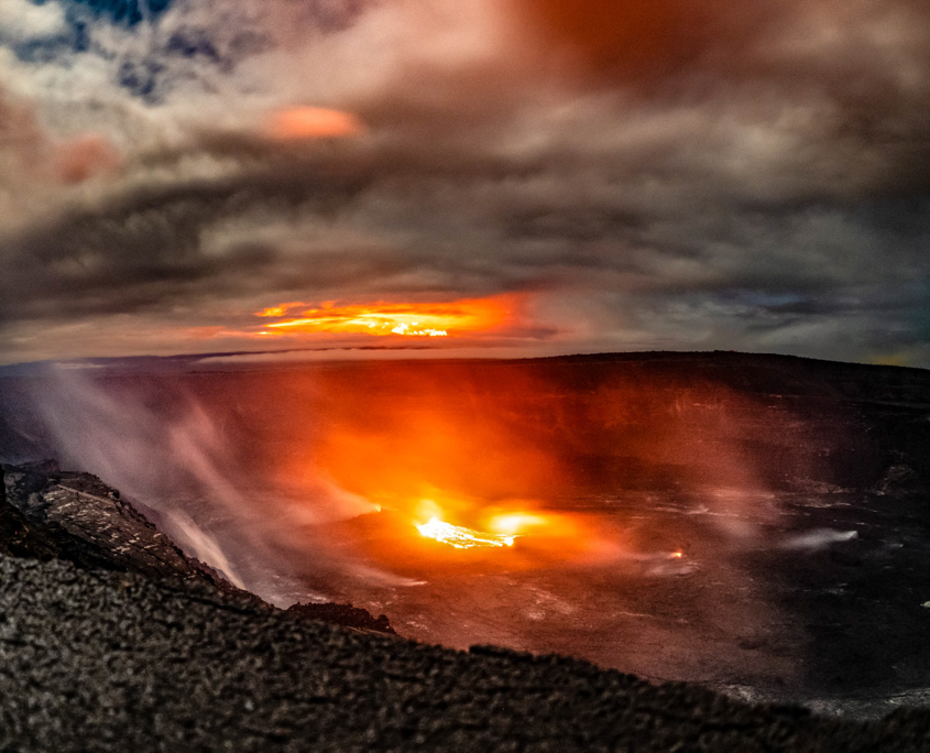 mauna loa and kilauea caldera volcanoes erupting big island